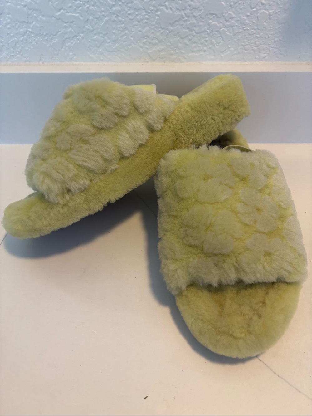 UGG Fluff Yeah Women's neon lime slide sandal logo strap size 9